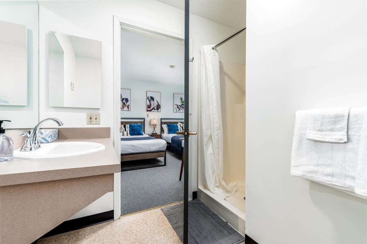 Cozysuites Cwe King Suite With Parking! Tower Grove Exterior photo