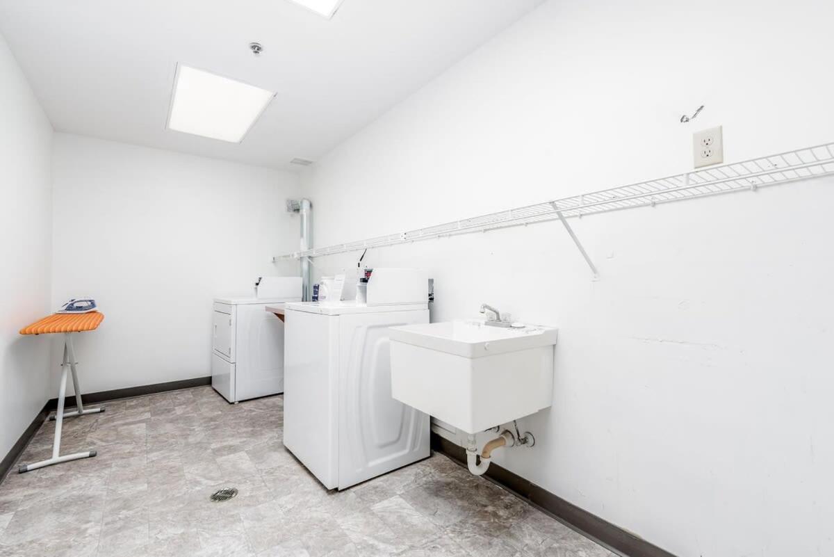 Cozysuites Cwe King Suite With Parking! Tower Grove Exterior photo