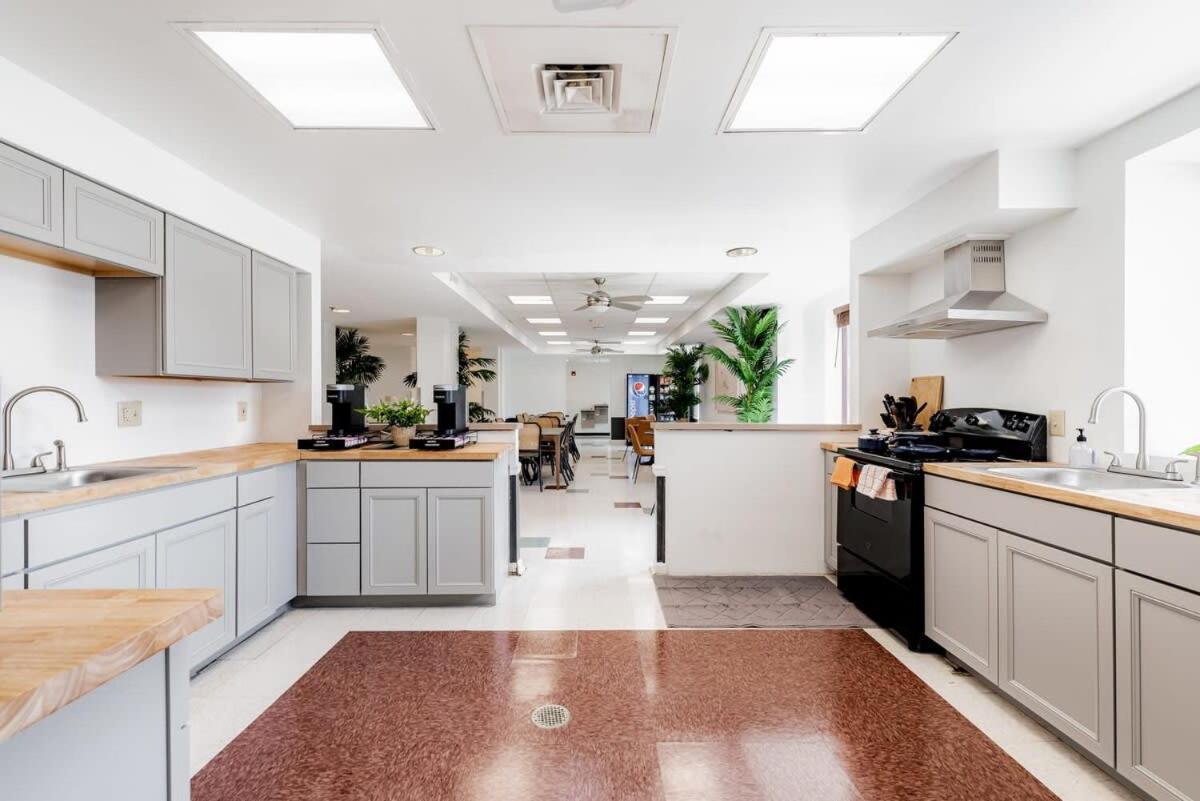 Cozysuites Cwe King Suite With Parking! Tower Grove Exterior photo